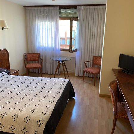 Hotel Unzaga Plaza Eibar Exterior photo