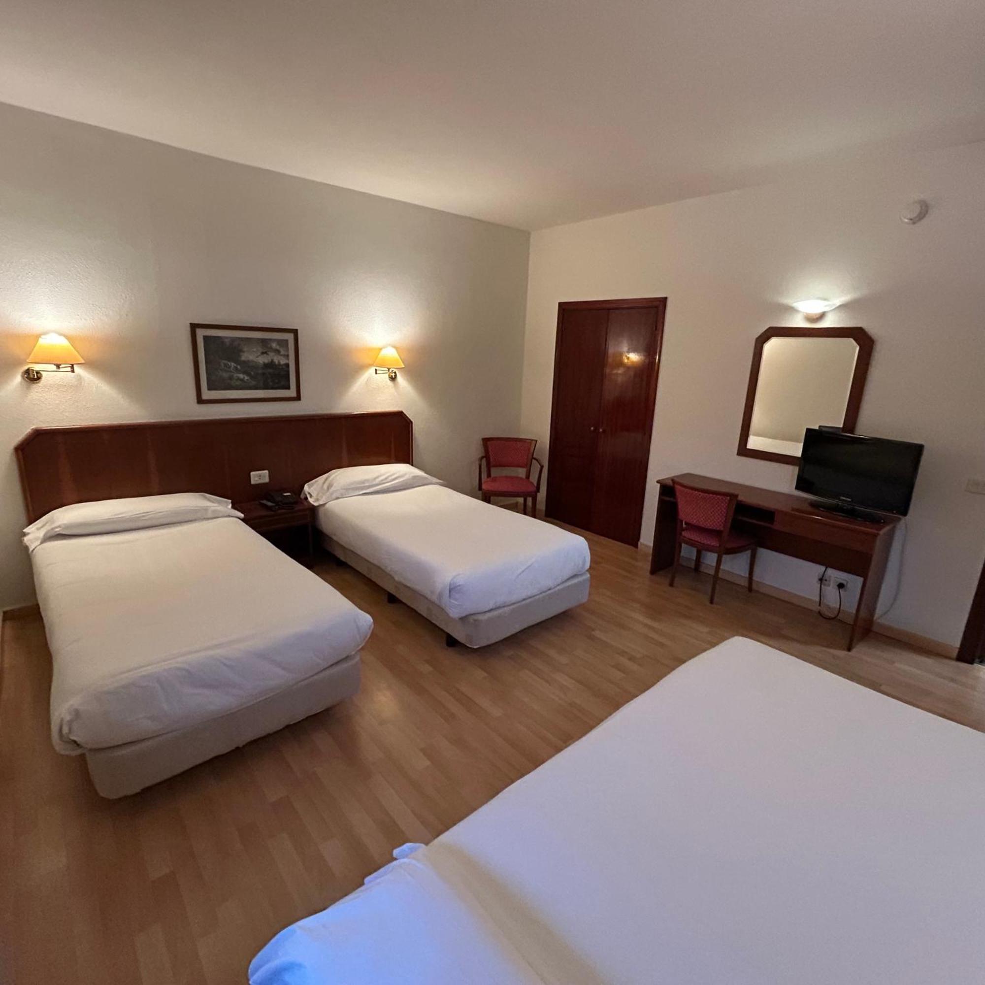 Hotel Unzaga Plaza Eibar Exterior photo